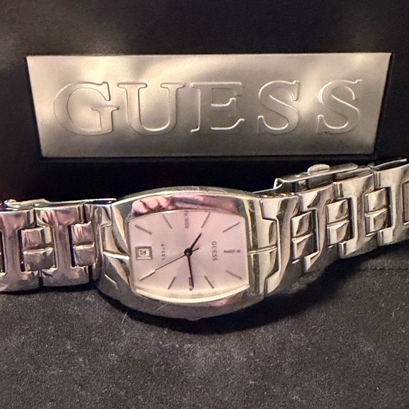 Guess Unisex Stainless Steele Dress Watch. - Picture 3 of 7
